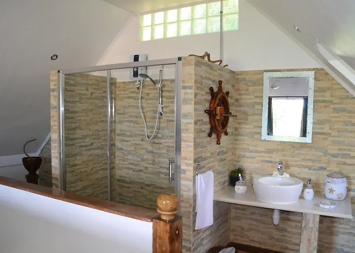 Ocean Bird & Wanita's Self Catering * Pointe Au Sel